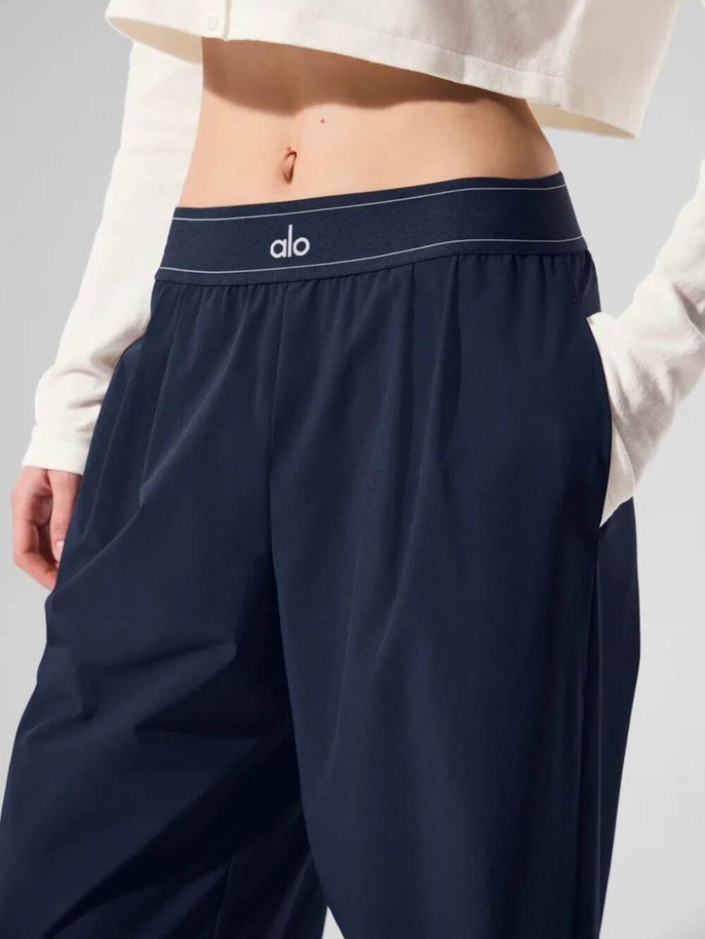 Brand new with tags🌊ALO Yoga Set Navy Blue (Regular Size 30 inches) - Picture 10 of 11